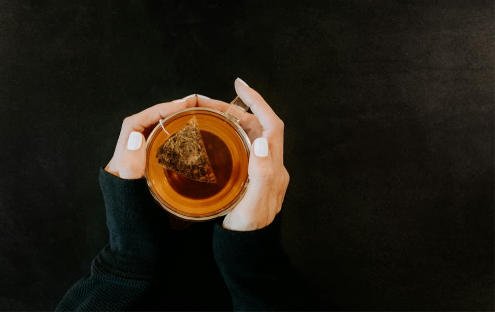 カフェイン量が少なめの紅茶を選んだ女性